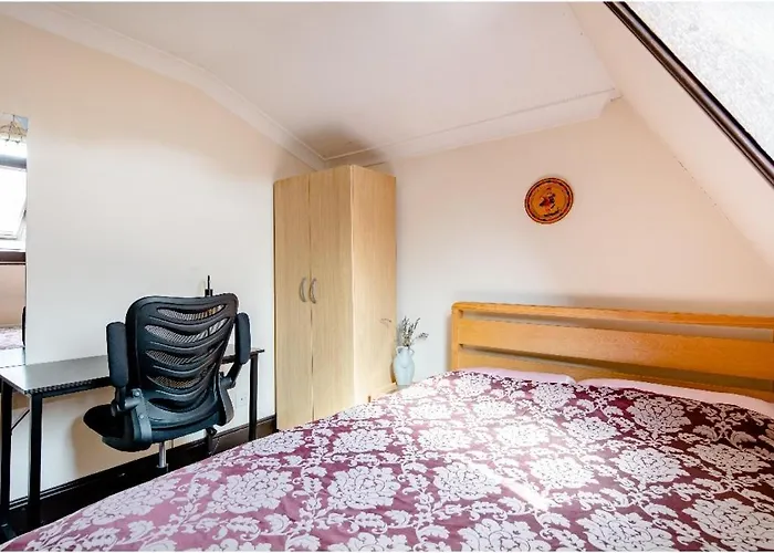 Double Room 2 Mins From Station