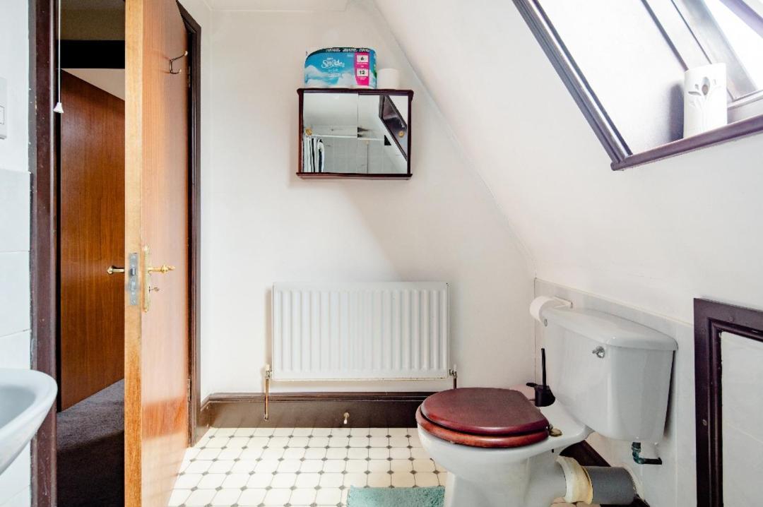 Double 2 Mins From Station Homestay Belvedere